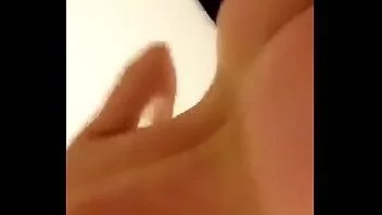 Reproducir Ella chupa y se deja follar por su hermanastro, con corrida interna - en vivo ahora en cam2jizz.com