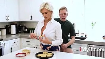 Играть Умоляю мачеху сделать #cuminyourmommchallenge - charli phoenix