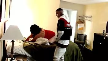 Afspelen Een getatoeëerde blanke schurk deepthroeren - brandijacobsxxx.com