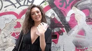 Jouer Scout allemand - isabella, étudiante maigre et poilue, ramasse et baise au casting de rue