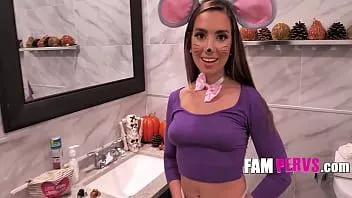 Reproducir Follando hermana en un disfraz de ratón tonto (pov)