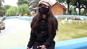 play Lanita en chaleur gicle comme une chienne folle en échange d'argent...