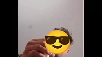 Riproduci La mia ragazza mi prende in giro al telefono finché non resisto più