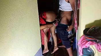 Riproduci Bhabhi ha cercato di flirtare con devar nel ripostiglio per errore fottuto | india devar xxx video di sesso | video porno hindi full hd con audio hindi
