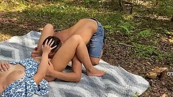 play Aku menjilat vagina si pirang dan membawanya ke orgasme.