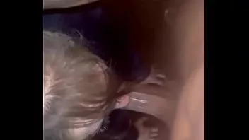 Afspelen Blanke bimbo eet grote zwarte lul zelfgemaakte ruwe hardcore harde amateur interraciale slordige facefuck gag op