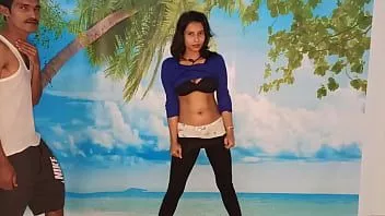Odtwórz Deshi gorąca przyrodnia siostra ruchana przez młodszego brata o północy perfeck desi gorący seks model shathi khatun& hanif pk
