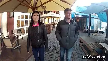 播放 医生注视处女膜检查和处女甜心拧