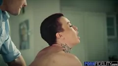 تشغيل القوطي الموشوم الشرير تابيثا السم يصبح فاضحًا