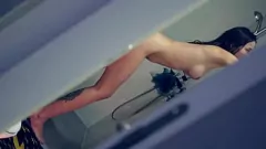 Jouer Généfice de douche de demi-sœur: attraper Laruna Mve avec un gode amusant