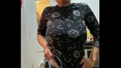 Riproduci La MILF latina Anna Maria mostra il suo culetto esotico in abiti da allenamento attillati - Parte 1