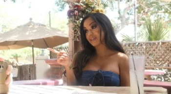 Bintang porno Emily Purple