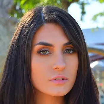 Pornstar Dana Wolf